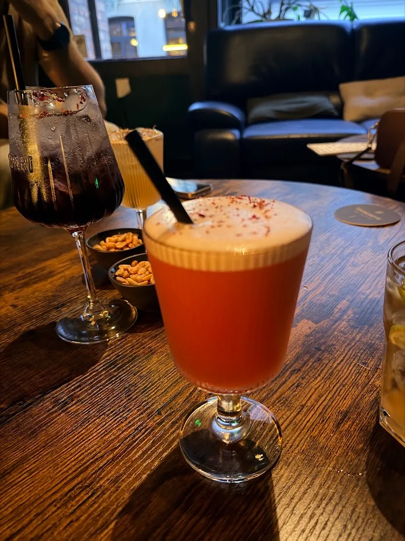 DUKE’S BAR, photo 2