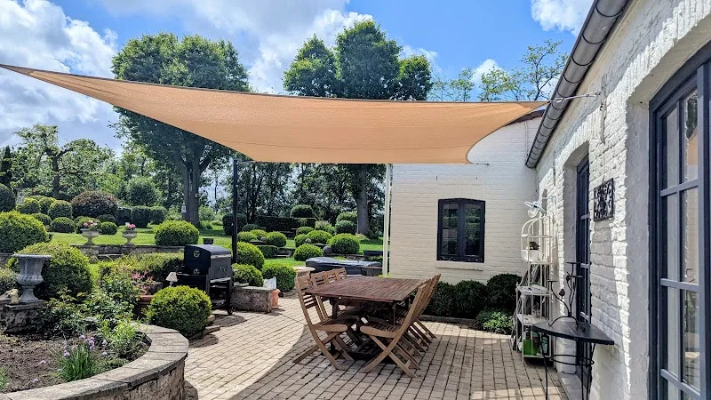 Elevé outdoors, photo 2